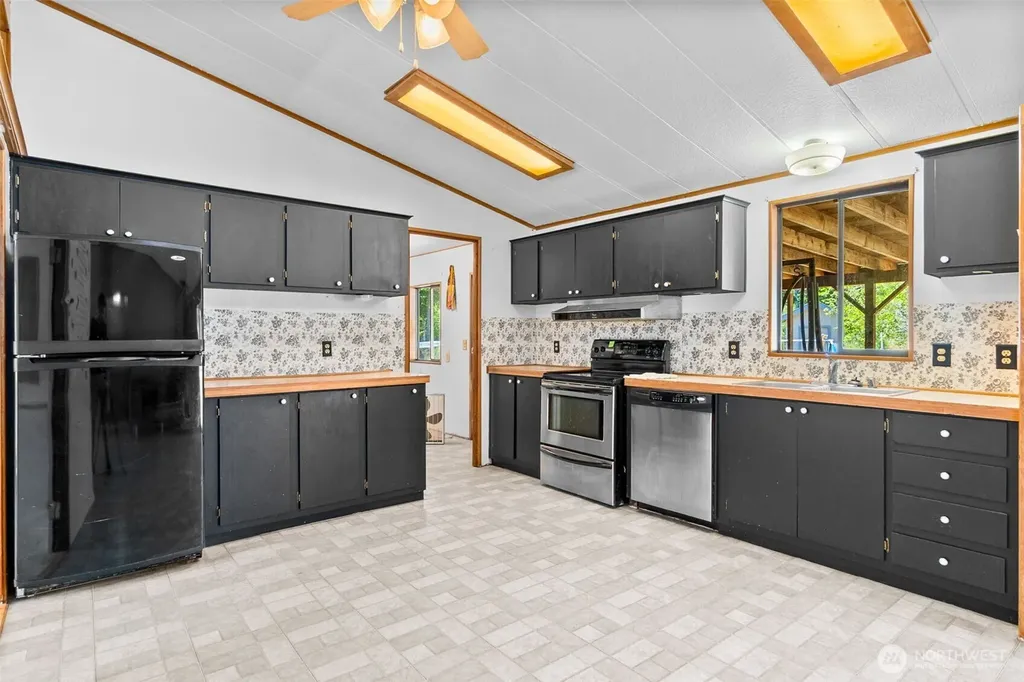 1491 E Spencer Lake Road Shelton WA 98584