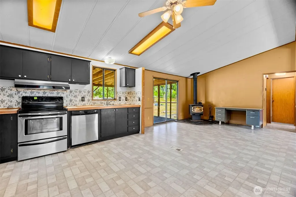 1491 E Spencer Lake Road Shelton WA 98584