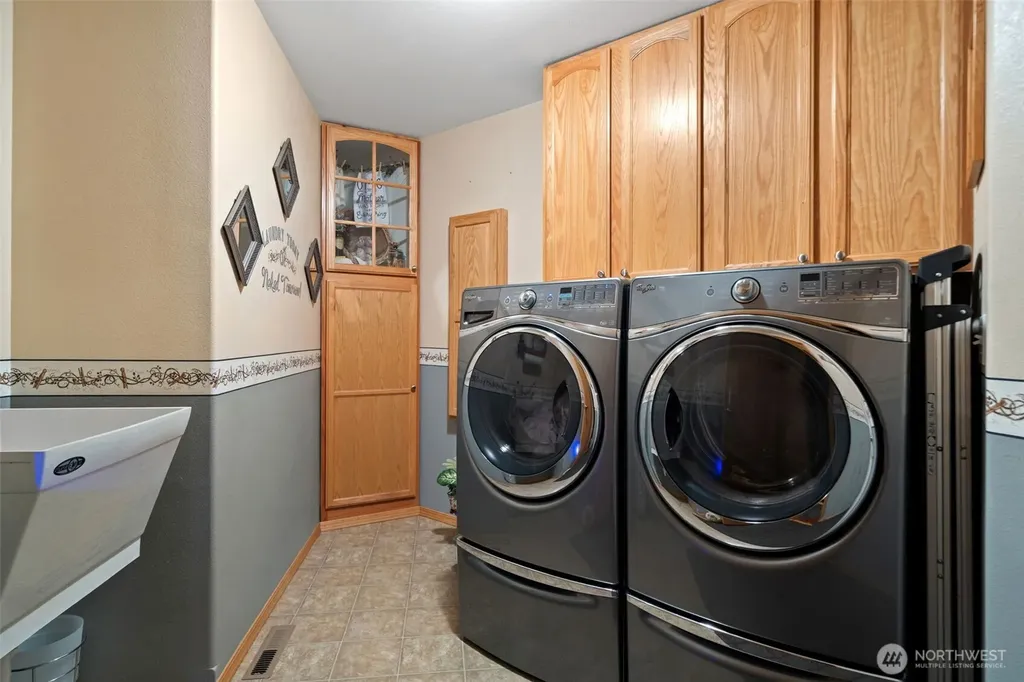 341 E Rainier Court Allyn WA 98524