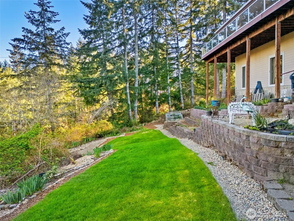341 E Rainier Court Allyn WA 98524