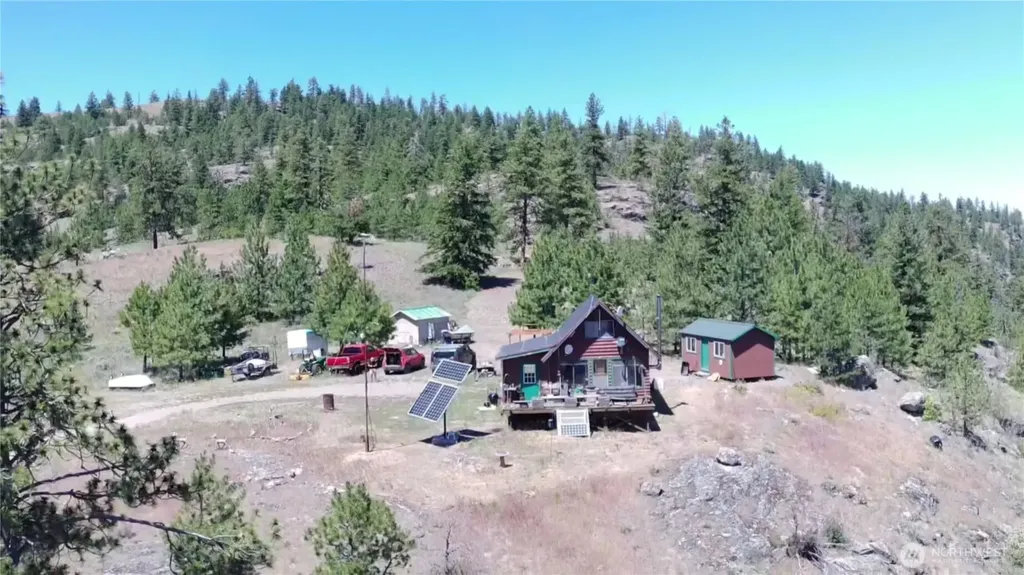 132 W Cayuse Mtn Road Tonasket WA 98855
