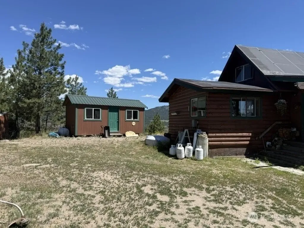 132 W Cayuse Mtn Road Tonasket WA 98855