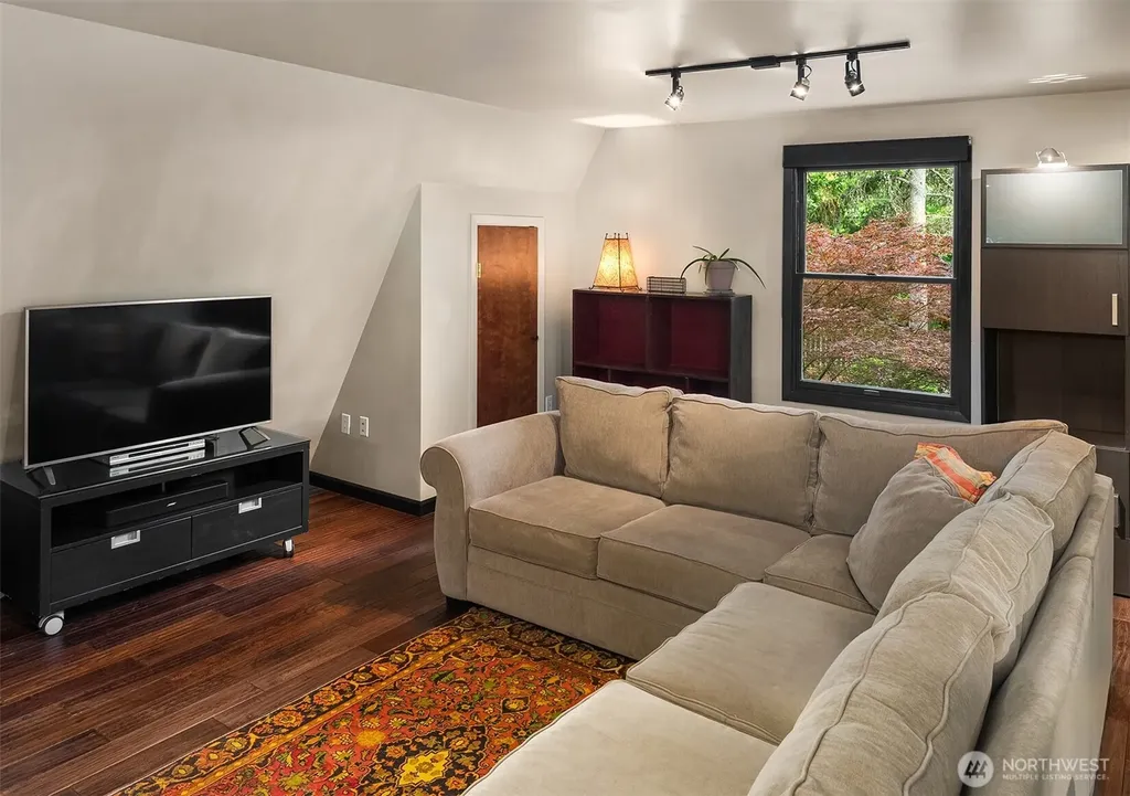 8416 216th Street SW Vashon WA 98070