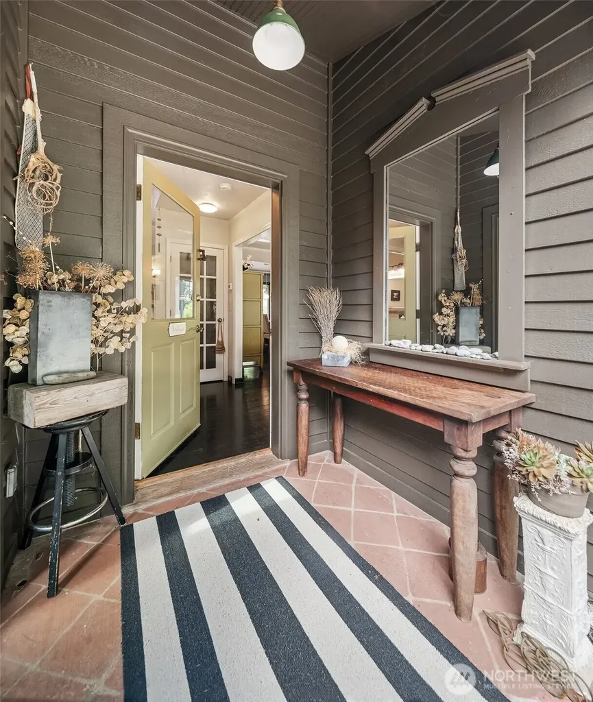 8416 216th Street SW Vashon WA 98070
