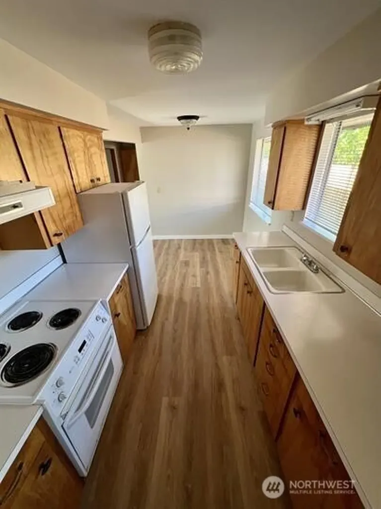 1010 W Pioneer Puyallup WA 98371