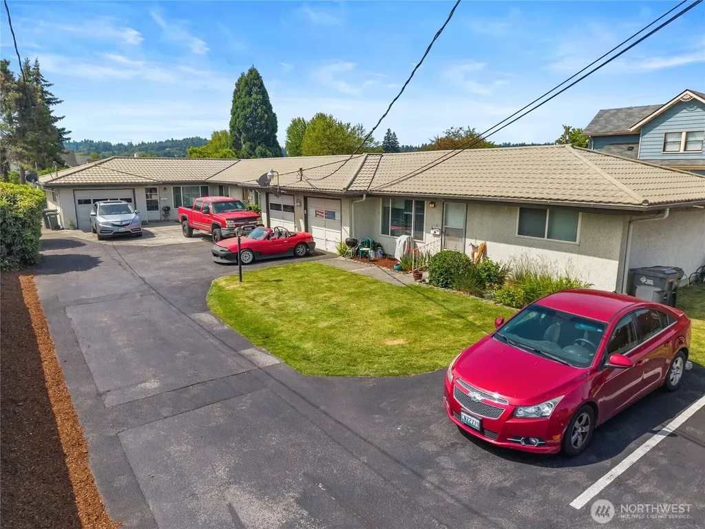 1010 W Pioneer Puyallup WA 98371