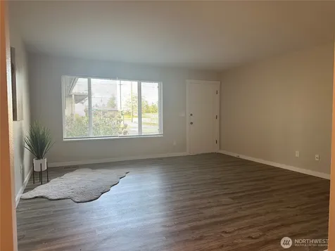 1010 W Pioneer Puyallup WA 98371