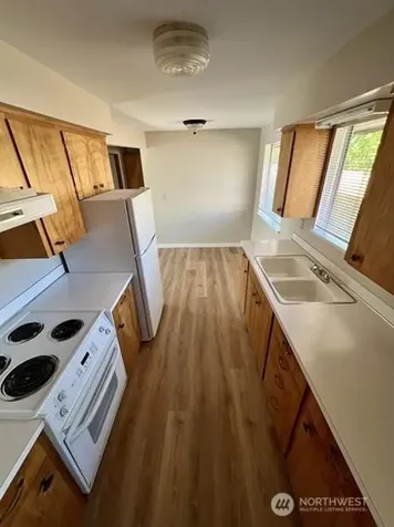 1010 W Pioneer Puyallup WA 98371