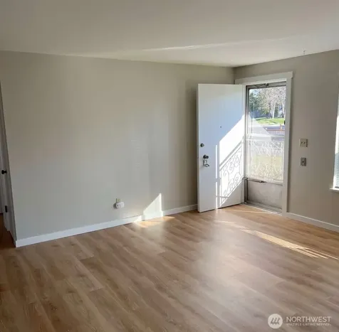 1010 W Pioneer Puyallup WA 98371