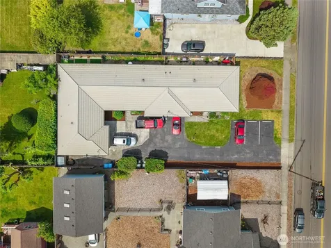 1010 W Pioneer Puyallup WA 98371