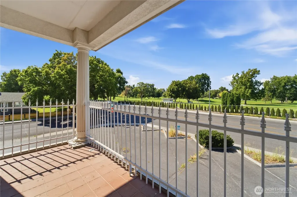 1721 W Kennewick Avenue Kennewick WA 99336