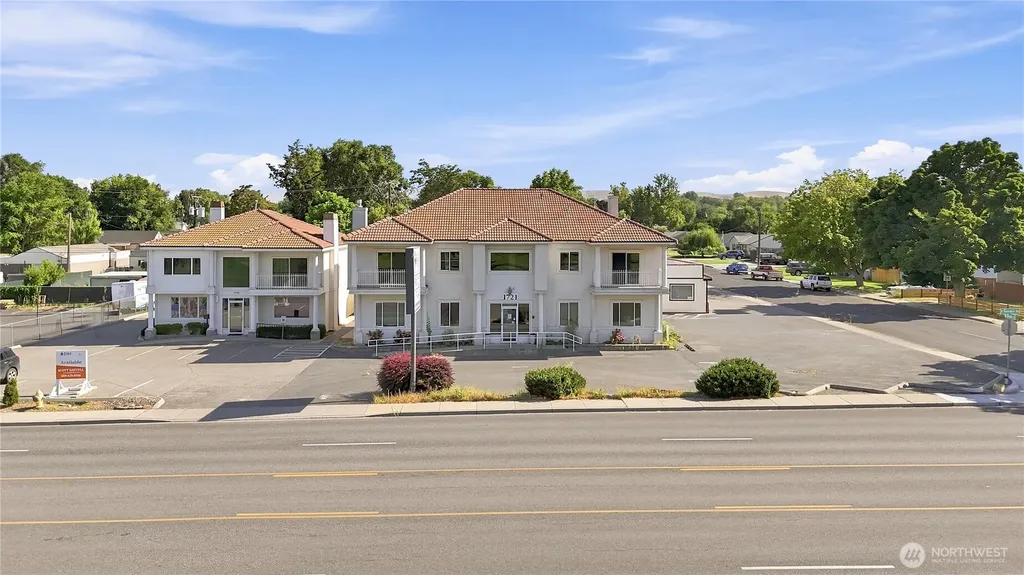 1721 W Kennewick Avenue Kennewick WA 99336