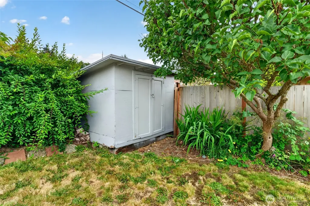 1420 N Woodlawn Tacoma WA 98406