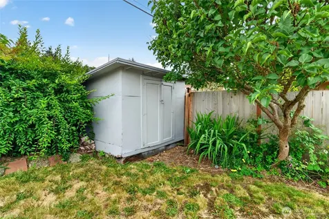 1420 N Woodlawn Tacoma WA 98406