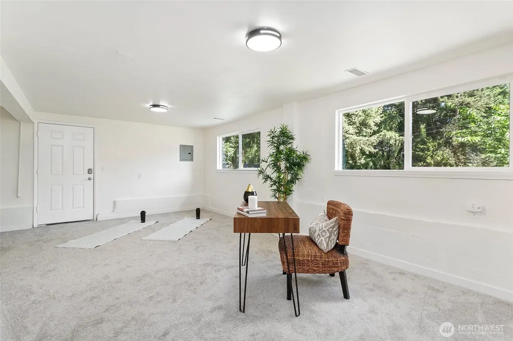 6046 NE 204th Street Kenmore WA 98028