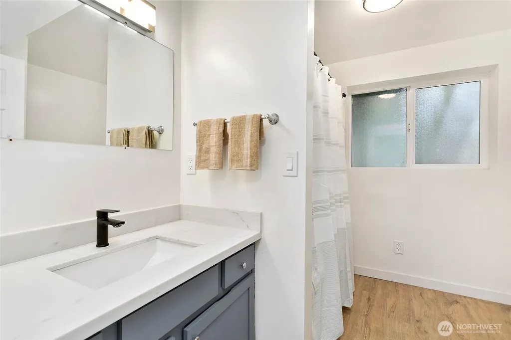 6046 NE 204th Street Kenmore WA 98028