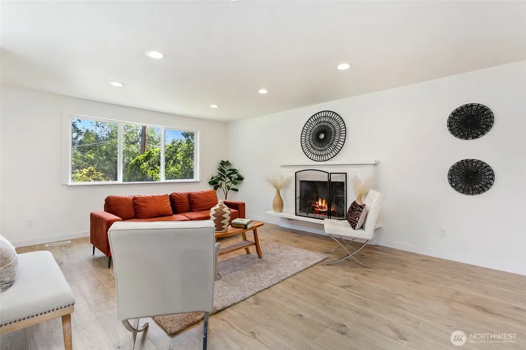 6046 NE 204th Street Kenmore WA 98028