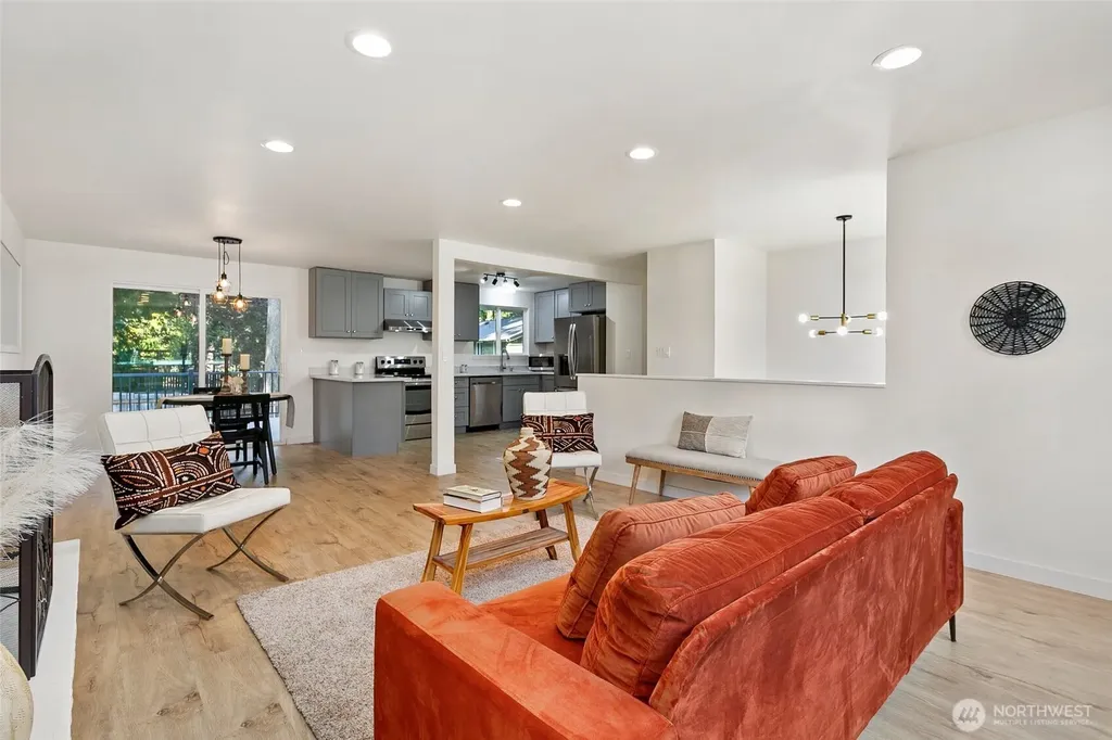 6046 NE 204th Street Kenmore WA 98028