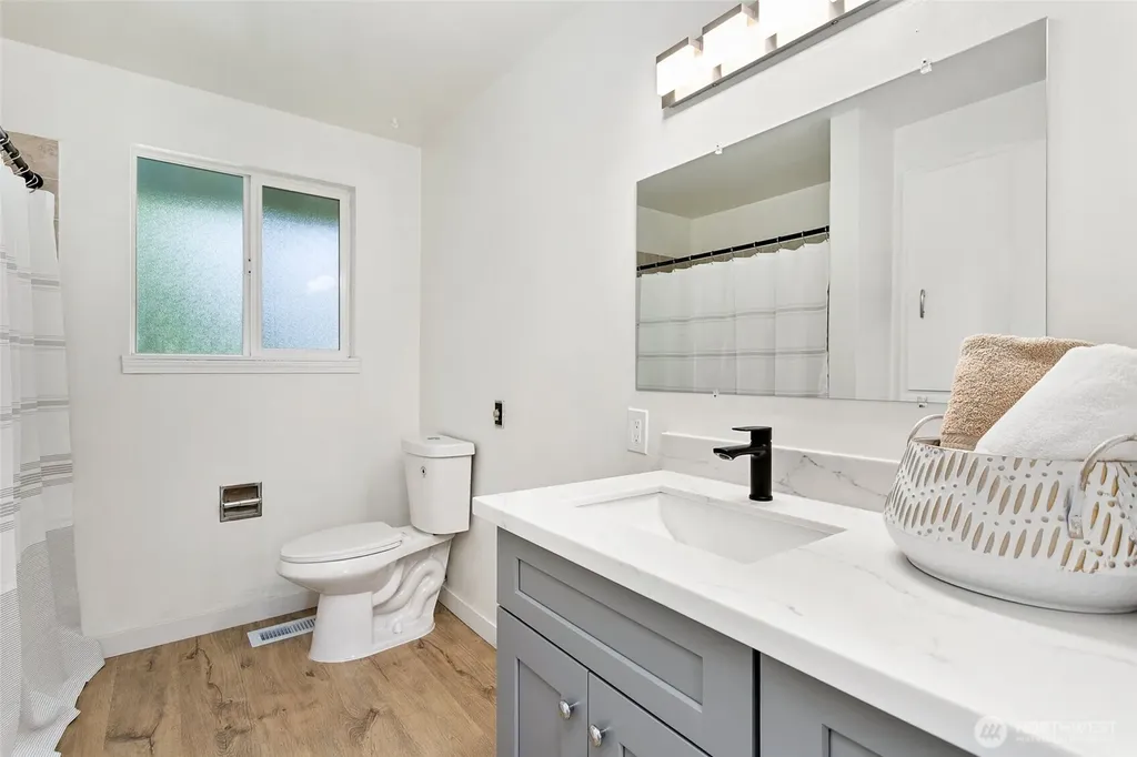 6046 NE 204th Street Kenmore WA 98028
