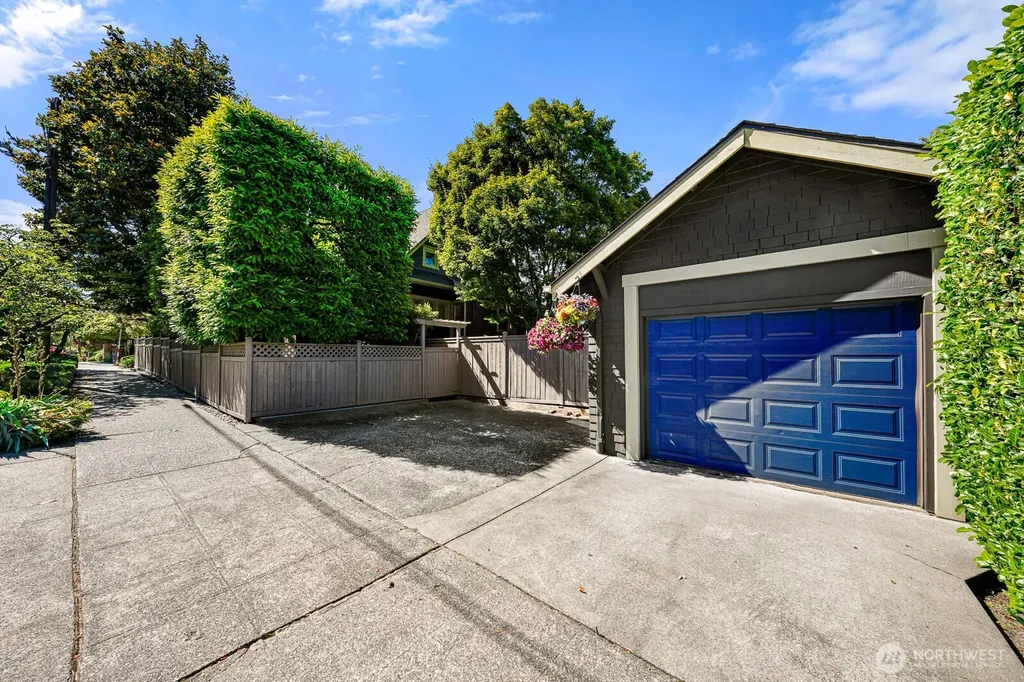 2202 Federal Avenue East Seattle WA 98102