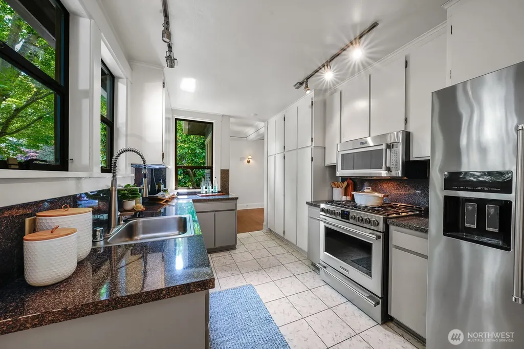 2202 Federal Avenue East Seattle WA 98102