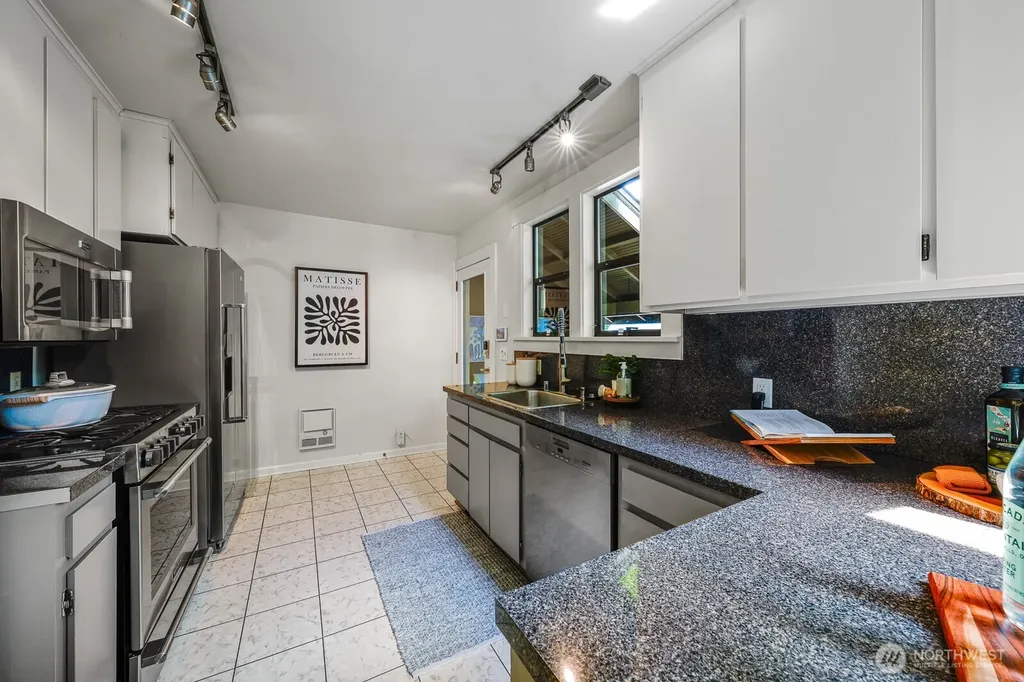 2202 Federal Avenue East Seattle WA 98102
