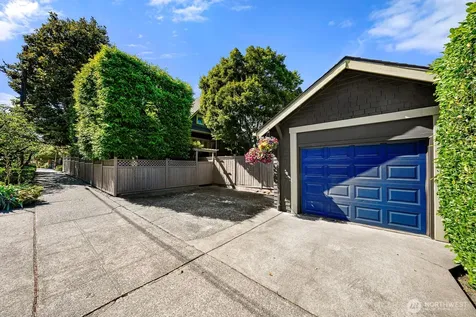 2202 Federal Avenue East Seattle WA 98102
