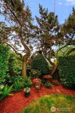 2202 Federal Avenue East Seattle WA 98102