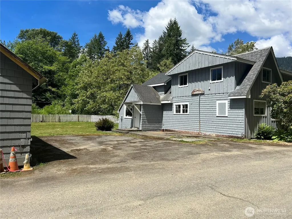 6467 Us Highway 101 Amanda Park WA 98526