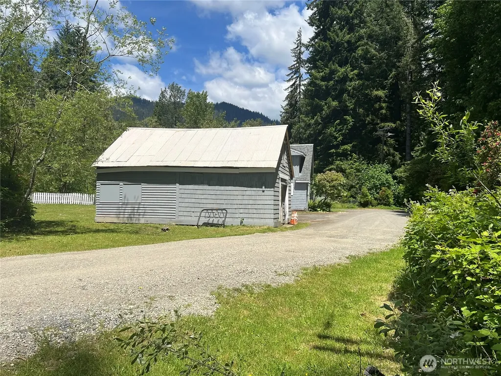 6467 Us Highway 101 Amanda Park WA 98526