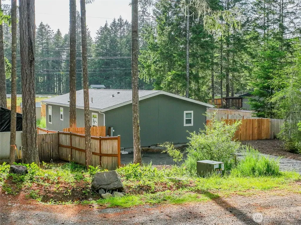 151 N Chinook N Hoodsport WA 98548