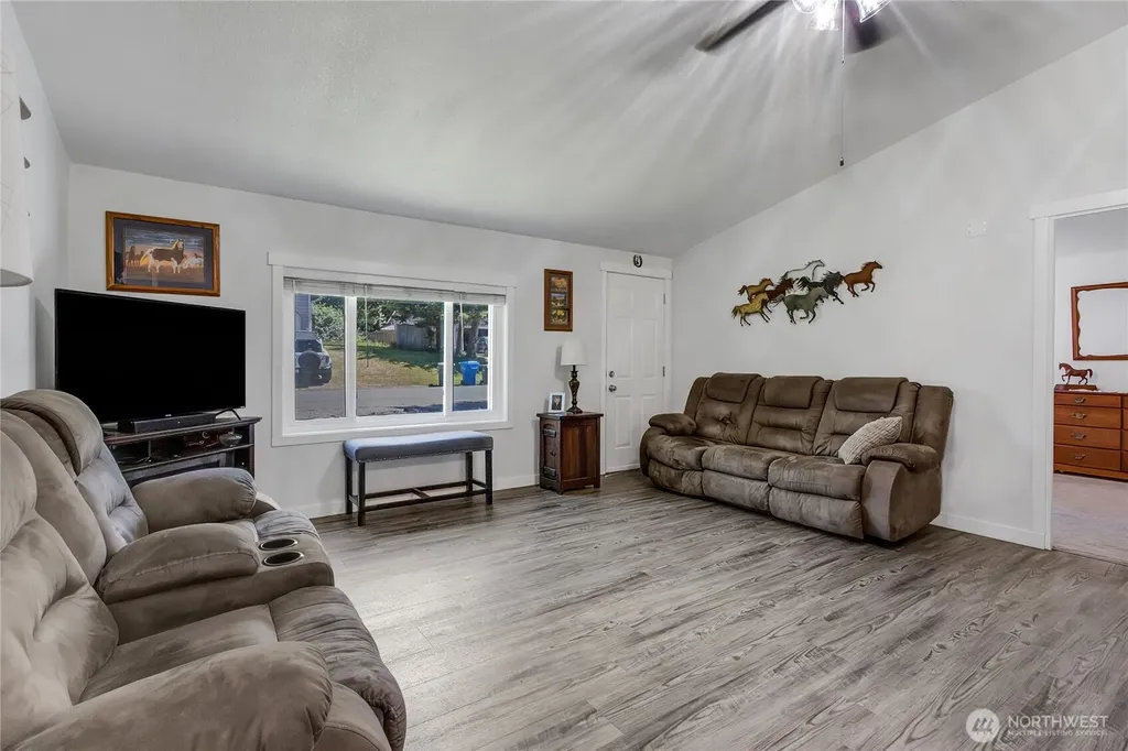 16302 118th Avenue Ct E Puyallup WA 98374