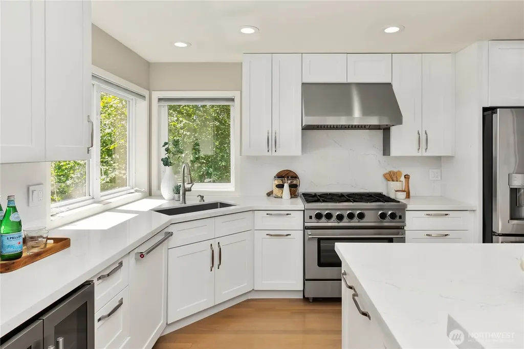 9210 Parkwood Ridge Road Mercer Island WA 98040