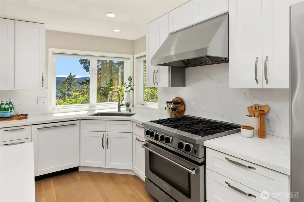 9210 Parkwood Ridge Road Mercer Island WA 98040