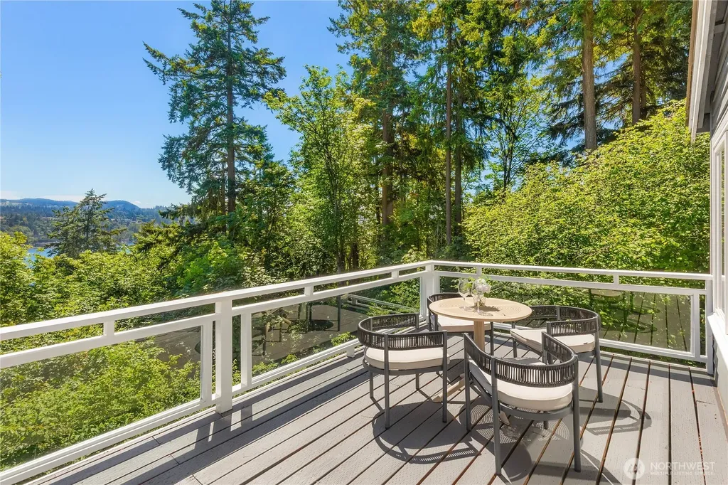 9210 Parkwood Ridge Road Mercer Island WA 98040