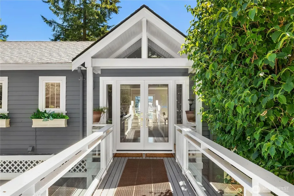 9210 Parkwood Ridge Road Mercer Island WA 98040