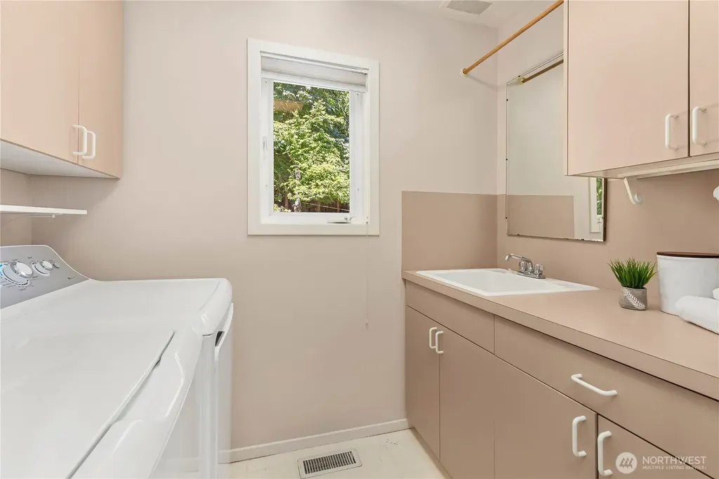 9210 Parkwood Ridge Road Mercer Island WA 98040
