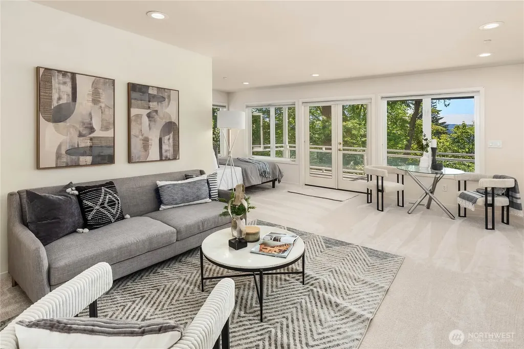 9210 Parkwood Ridge Road Mercer Island WA 98040