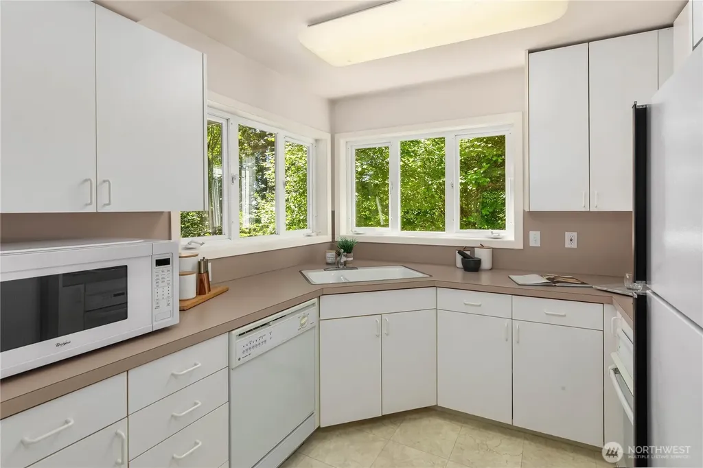 9210 Parkwood Ridge Road Mercer Island WA 98040
