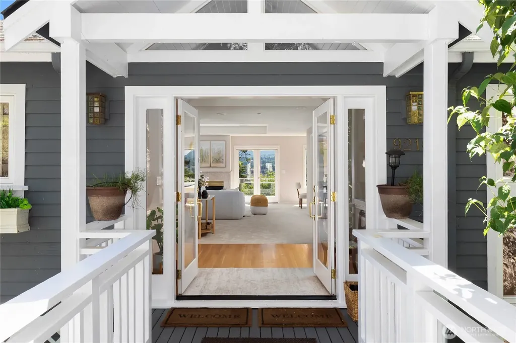 9210 Parkwood Ridge Road Mercer Island WA 98040