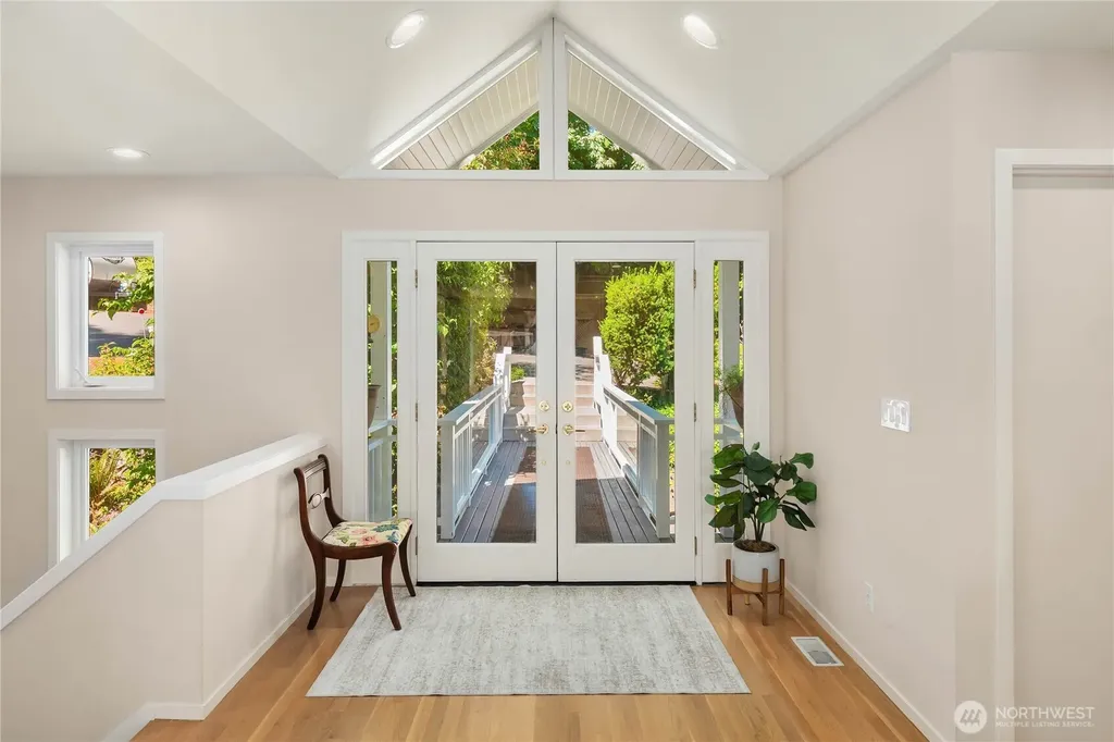 9210 Parkwood Ridge Road Mercer Island WA 98040