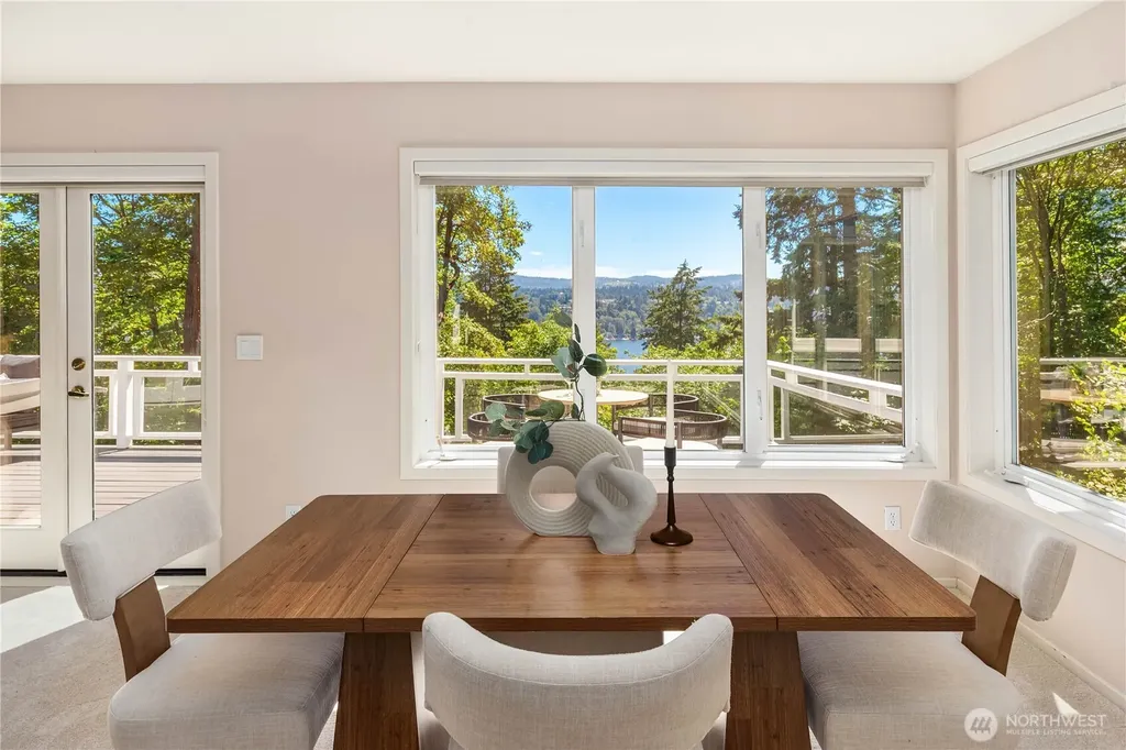 9210 Parkwood Ridge Road Mercer Island WA 98040