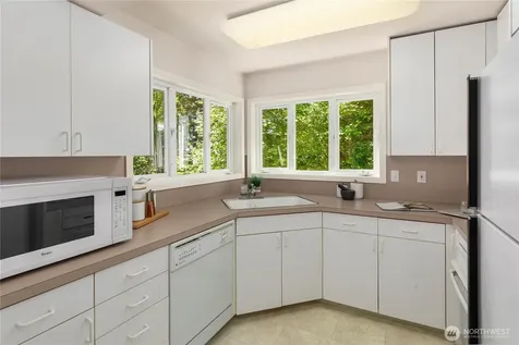 9210 Parkwood Ridge Road Mercer Island WA 98040