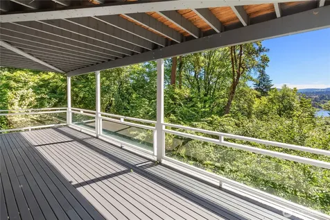 9210 Parkwood Ridge Road Mercer Island WA 98040