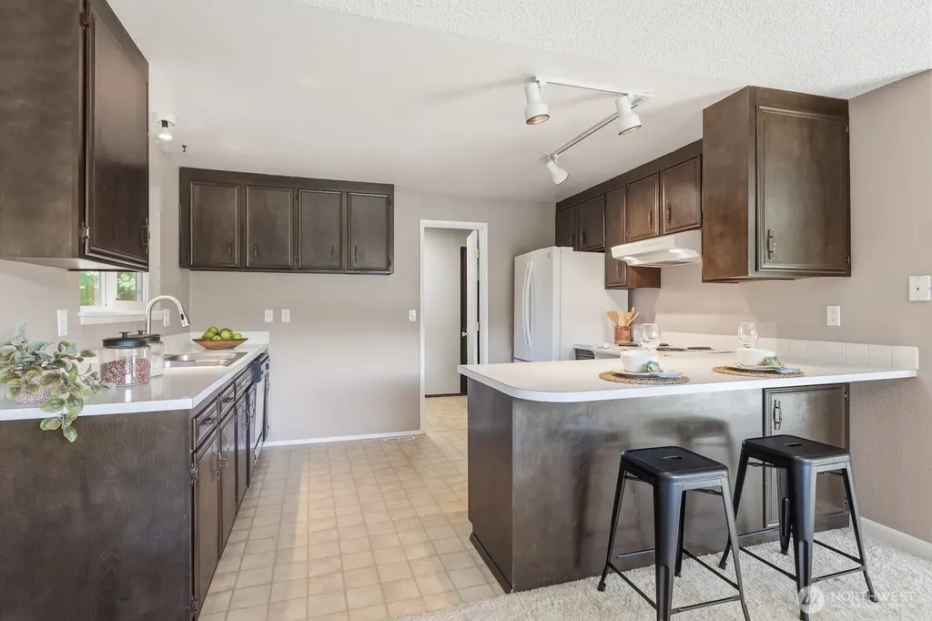 5620 Halls Lake Way Lynnwood WA 98036