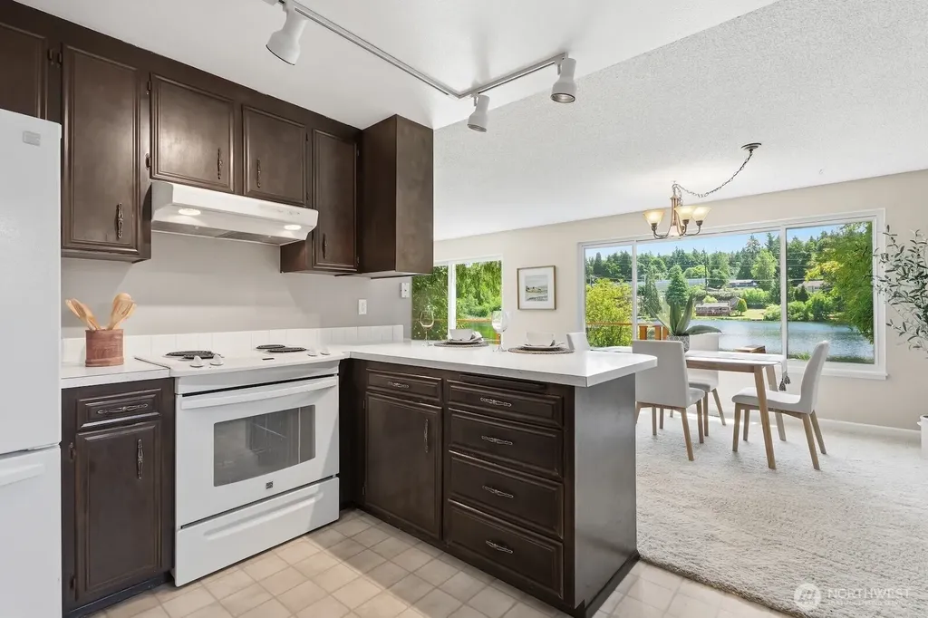 5620 Halls Lake Way Lynnwood WA 98036