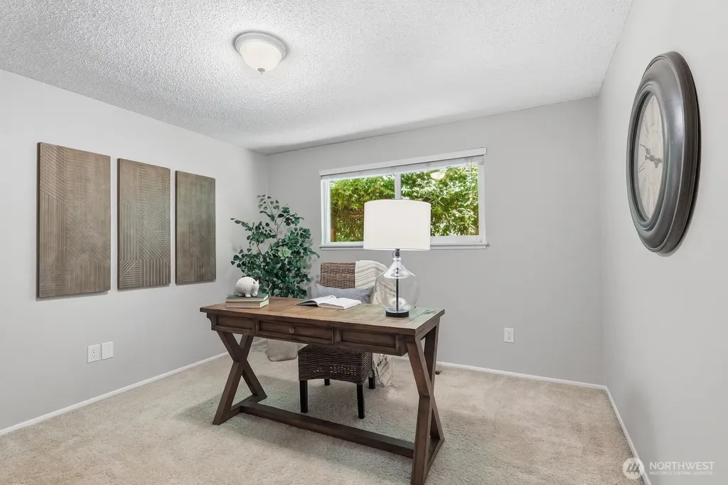 5620 Halls Lake Way Lynnwood WA 98036