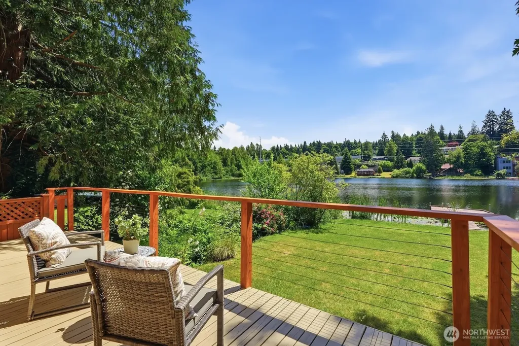 5620 Halls Lake Way Lynnwood WA 98036