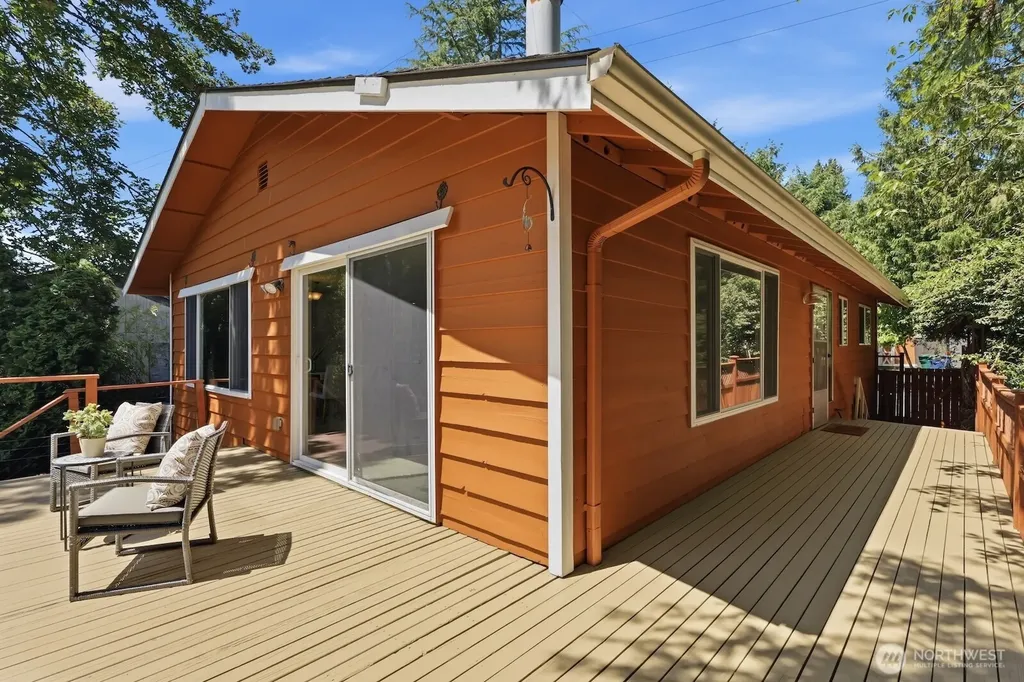 5620 Halls Lake Way Lynnwood WA 98036