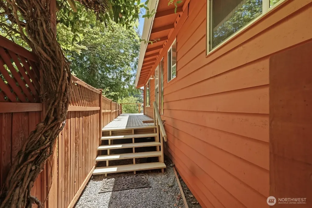 5620 Halls Lake Way Lynnwood WA 98036